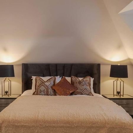 Luxury Penthouse - Castle Views - 2 Bed & Parking Apartman Windsor Kültér fotó