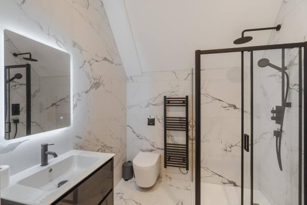Luxury Penthouse - Castle Views - 2 Bed & Parking Apartman Windsor Kültér fotó