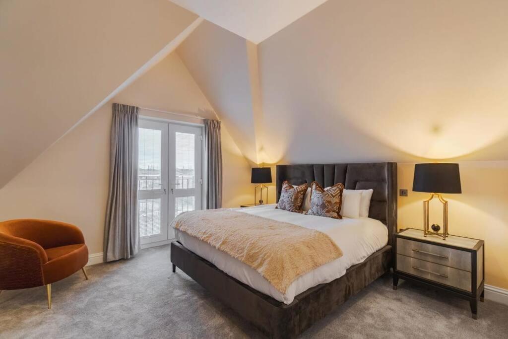 Luxury Penthouse - Castle Views - 2 Bed & Parking Apartman Windsor Kültér fotó