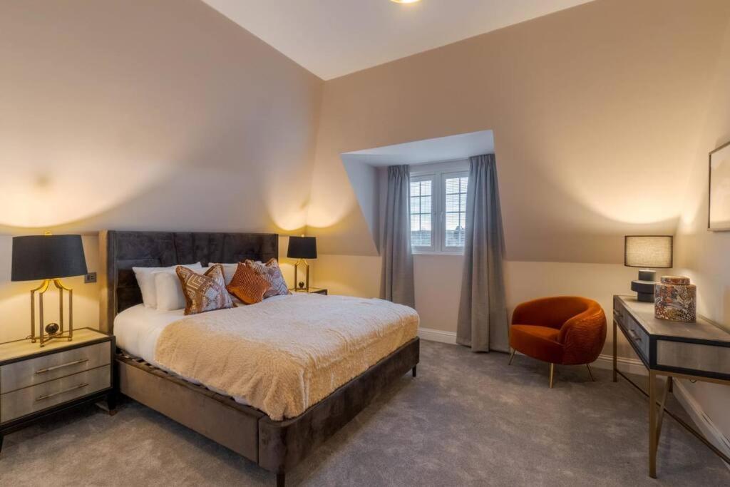 Luxury Penthouse - Castle Views - 2 Bed & Parking Apartman Windsor Kültér fotó