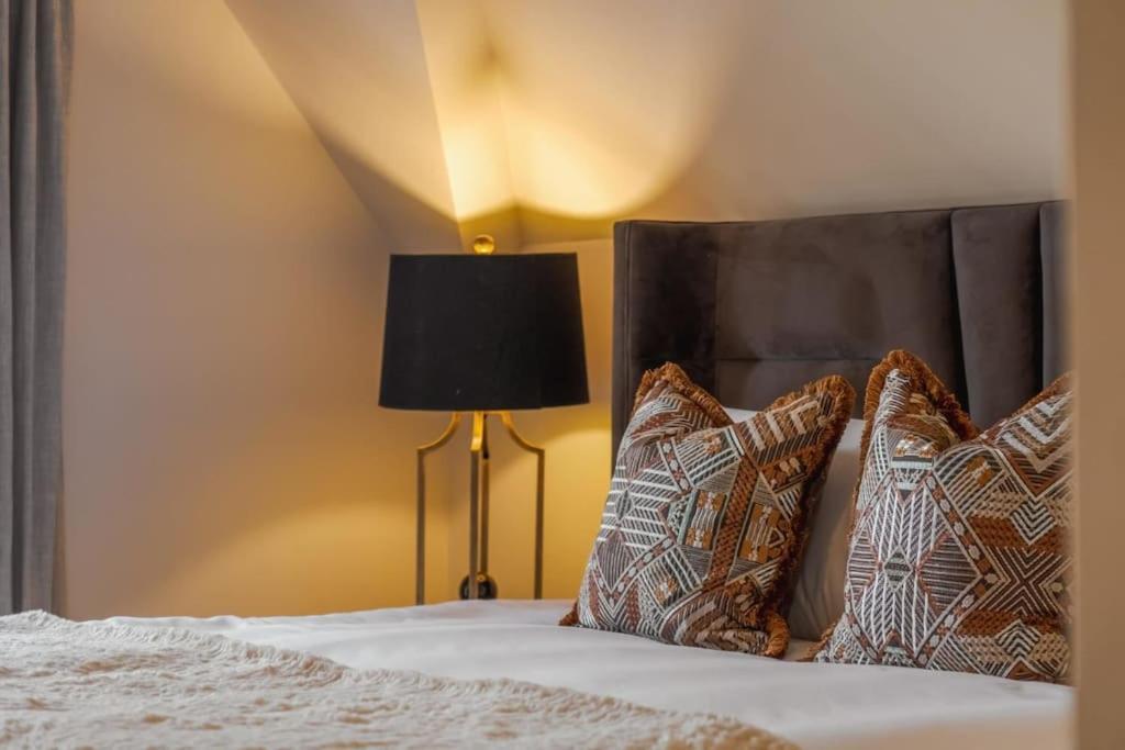 Luxury Penthouse - Castle Views - 2 Bed & Parking Apartman Windsor Kültér fotó